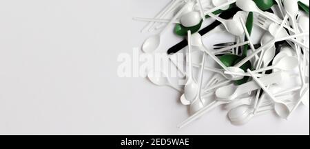 https://l450v.alamy.com/450v/2ed5wae/banner-lot-of-disposable-plastic-tableware-on-a-white-background-environmental-pollution-space-for-text-2ed5wae.jpg