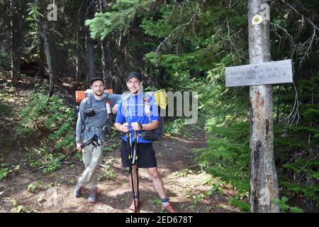 Pacific Northwest Trail thru-hikers Nick and Paddy from England in the Purcell Mountains. Yaak Valley, northwest Montana (Photo by Randy Beacham) Stock Photo