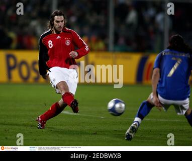Football - Italy v Germany - International Friendly - Stadio Artemi Franchi - Firenze - Italy - 1/3/06  Torsten Frings - Germany  in action against Italy   Mandatory Credit: Action Images / Jason Cairnduff