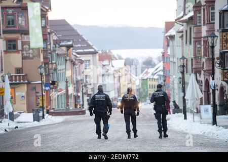 Rottweil, Germany. 15th Feb, 2021. Police officers walk through the city on Shrove Monday. Due to the Corona pandemic, the Narrensprung was officially cancelled, but some fools were still on the move. The Rottweiler Narrensprung is one of the highlights of the Swabian-Alemannic carnival and one of the traditional parades in the southwest. Credit: Sebastian Gollnow/dpa/Alamy Live News Stock Photo