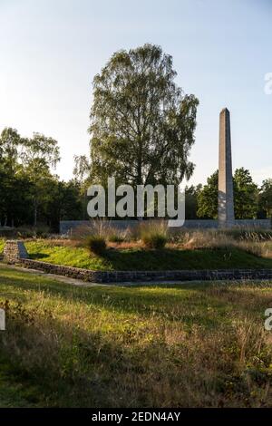 19.09.2020, Lohheide, Lower Saxony, Germany - Bergen-Belsen Memorial, obelisk and mass grave from 1945. In the Bergen-Belsen concentration camp, more Stock Photo