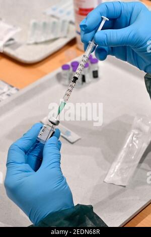 19.01.2021, Essen, North Rhine-Westphalia, Germany - Corona vaccination in a nursing home. A member of the nursing home's medical staff, wearing the p Stock Photo