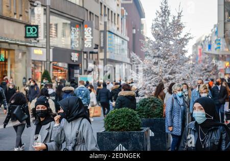 27.11.2020, Duesseldorf, North Rhine-Westphalia, Germany - Duesseldorf city centre in times of the Corona crisis during the second part of the lockdow Stock Photo