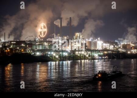 08.01.2021, Leverkusen, North Rhine-Westphalia, Germany - Bayer Chempark Leverkusen, the company's Bayer Cross logo shines on the Bayer site in Leverk Stock Photo