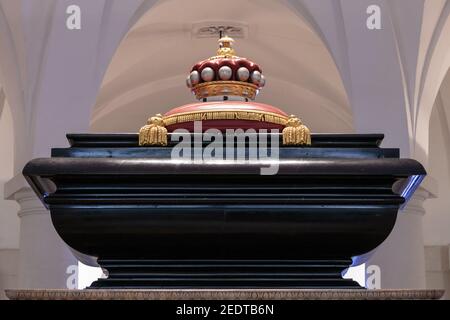 Nelson's Tomb, black marble sarcophagus holding coffin of Admiral Lord Nelson, Crypt of St Paul's Cathedral, London UK Stock Photo