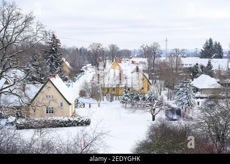 Snowed-in settlement Siedlung Schiffshebewerk at the gates of Magdeburg in Germany in winter Stock Photo