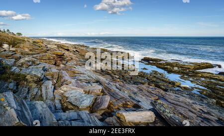 Waves breaking on rocks on the coast of Cape Elizabeth in Maine Stock Photo