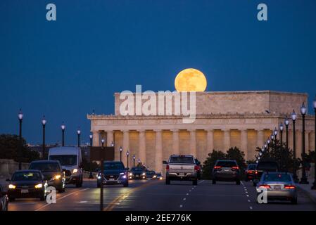 The full moon rises above Arlington Memorial Bridge and The Lincoln Memorial. Series 3 of 7. Stock Photo