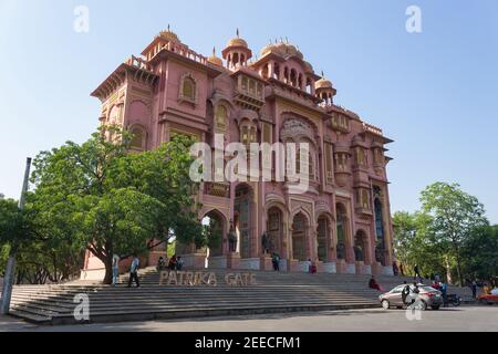 6th Nov 2020, Jaipur, Rajasthan, India. Tourists at Patrika gate.  Built in 2016. Majestic, opulent series of gates at Jawahar Circle's entrance, popu Stock Photo