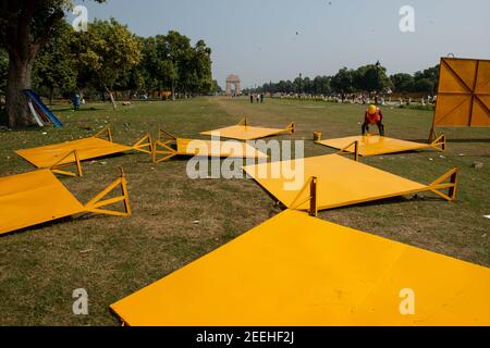 New Delhi, India. 15th Feb, 2021. A worker seen painting large metal sheets at a construction site near the India Gate Lawn.Central Vista Avenue Redevelopment Project begins near Rajpath Under the redevelopment of the 3 km long Central Vista Avenue in Lutyens Delhi. Credit: SOPA Images Limited/Alamy Live News Stock Photo