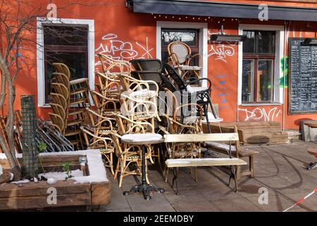 Lockdown während der Corona-Pandemie, geschlossenes  Cafe am Paul-Linke-Ufer in Kreuzberg, Berlin Stock Photo