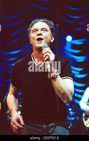 Simply Red in concert at the Shepherds Bush Empire in London, UK. 27th February 2003 Stock Photo