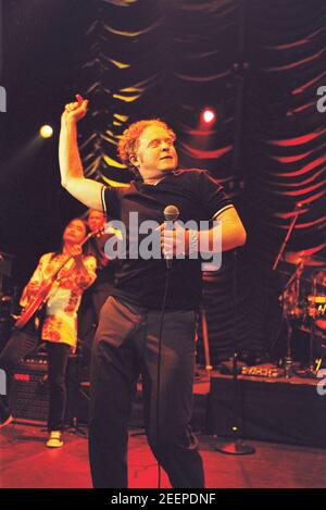 Simply Red in concert at the Shepherds Bush Empire in London, UK. 27th February 2003 Stock Photo