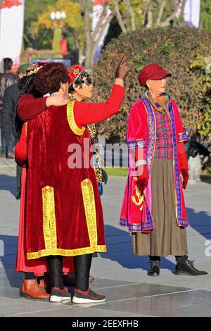 Dancers in Uyghur-style clothing at the city's Main Square. Zhangye-Gansu-China-1242 Stock Photo