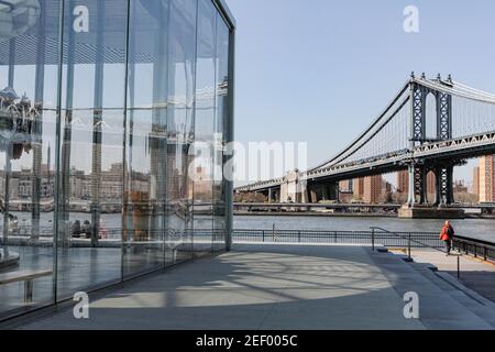 Brooklyn Bridge view at day time with a nice reflection of the carousel at Brooklyn Park Stock Photo