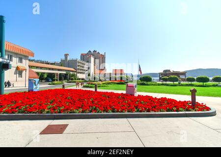 The grounds,shops, hotel and buildings at Independence Point city beach in the lakeside city of Coeur d'Alene, Idaho, USA Stock Photo