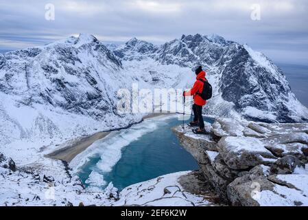 Winter views from Ryten summit (Lofoten, Norway) ESP: Vistas invernales desde la cima del Ryten (Lofoten, Noruega) Stock Photo