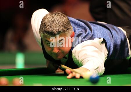 Snooker - World Seniors Snooker Championship - East of England Showground,  Peterborough - 5/11/11 Gary Wilkinson in action during the first round  Mandatory Credit: Action Images / Steven Paston Livepic Stock Photo - Alamy