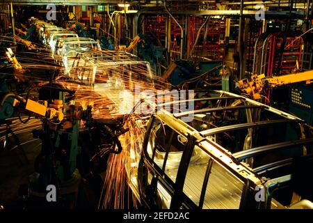 Robots weld van bodies at General Motors plant in Baltimore, MD Stock Photo