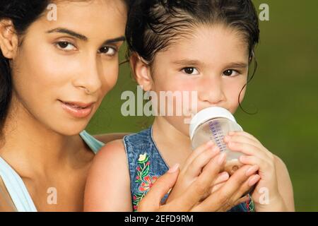 https://l450v.alamy.com/450v/2efd9rm/portrait-of-a-mother-holding-her-daughter-2efd9rm.jpg