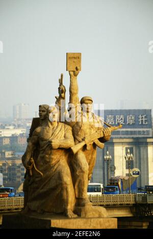 Statue of revolutionists, Revolutionary Statue, Nanjing Yangtze River Bridge, Nanjing, Jiangsu Province, China Stock Photo