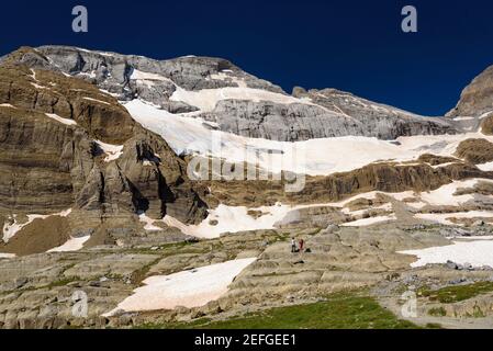 Balcón de Pineta at the background, the Monte Perdido summit (Ordesa and Monte Perdido NP, Pyrenees, Spain) Stock Photo