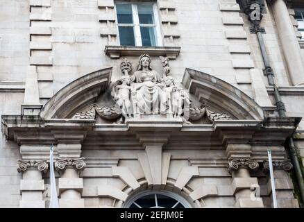 Three statutes over the entrance to the Royal Insurance Building, now an Aloft Hotel in Liverpool Stock Photo