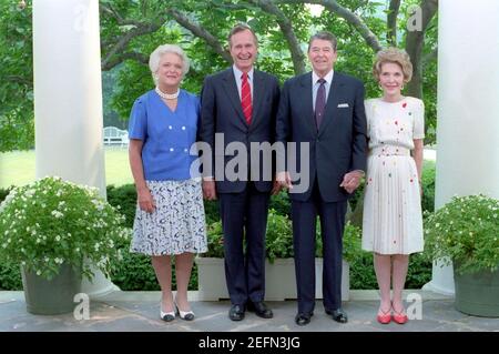 Official portrait of President Ronald Reagan, Nancy Reagan, Vice President George H. W. Bush, and Barbara Bush on the White House colonnade. Stock Photo