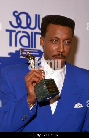Arsenio Hall at the 1990 Soul Train Music Award with the  Sammy Davis Jr. – Entertainer of the Year Award at the Shirne Auditorium in Los Angeles, Ca. March 14, 1990 Credit: Ralph Dominguez/MediaPunch Stock Photo