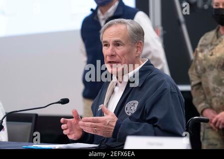 Austin, Texas Feb 17, 2021: Texas Gov. Greg Abbott and emergency officials talk with the press in the State Operations Center, part of the Texas Division of Emergency Management. The state is dealing with record snow and bitter cold in all 254 counties. About a quarter of the state is still without power as officials deploy state resources on a multitude of fronts. Credit: Bob Daemmrich/Alamy Live News Stock Photo