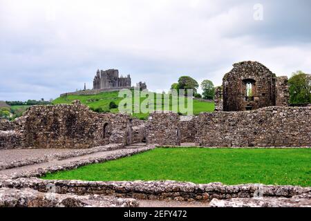 Cashel, County Tipperary, Ireland. The ruins of Hore Abbey in the Irish countryside with the Rock of Cashel in the background. Stock Photo