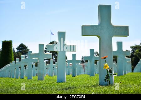 NORMANDY, FRANCE - July 5, 2017: Headstones with cross detail at the American cemetery of the Battle of the Normandy landings during the Second World Stock Photo