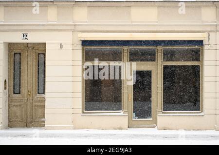 Potsdam, Germany. 07th Feb, 2021. A vacant store (M) on Brandenburg Street in downtown. Credit: Soeren Stache/dpa-Zentralbild/ZB/dpa/Alamy Live News Stock Photo