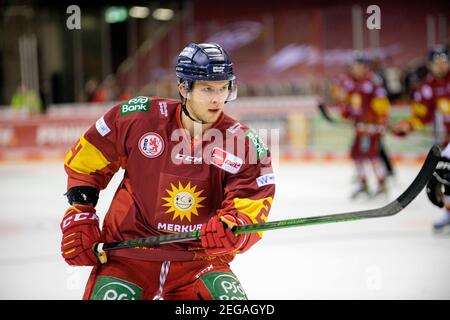 Dusseldorf, Deutschland. 16th Feb, 2021. Alexander KARACHUN (DEG) action, ice hockey 1st Bundesliga, DEL group north matchday 18, Duesseldorfer EG (DEG) - Grizzlys Wolfsburg (WOB) 1: 2 OT, on February 16, 2021 in Duesseldorf/Germany Â | usage worldwide Credit: dpa/Alamy Live News Stock Photo