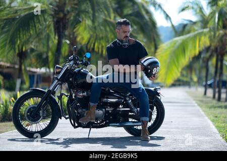 Royal Enfield Photo Pose for Men | Photo Pose on Bullet Bike | Photo Poses  with Royal @seaking369 - YouTube