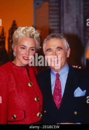 Harald-Schmidt-Show, Unterhaltungstalkshow, Deutschland 1995 - 2003, Gaststar: Schauspielerin Brigitte Nielsen mit Frederic Prinz von Anhalt Stock Photo