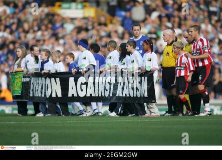 Football Everton V Sheffield United Fa Barclays Premiership Goodison Park 06 07 21 10 06 Children Hold A Banner Supporting Everton Against Racism In Aid Of The Anti Racism Campaign Kick It Out Mandatory Credit Action Images Carl Recine Stock