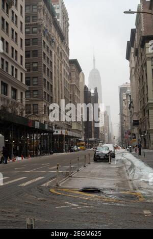 February 18, 2021 :  A light snowstorm hit New York City. Looking up 5th Avenue towards the Empire State Building Stock Photo