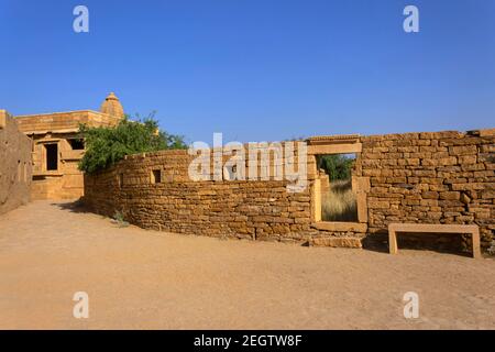 Old house and temple view of Kuldhara an abandoned village, Jaisalmer Rajasthan, India. Established in 13th century inhabited by Paliwal Brahmins. Stock Photo