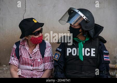 Bangkok, Thailand. 19th Feb, 2021. A riot policeman speaks with a protester during the demonstration.Pro-democracy protesters demonstrate demanding the prime minister to resign and reforms on the monarchy, outside the parliament house in Bangkok. Credit: SOPA Images Limited/Alamy Live News Stock Photo