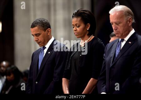President Barack Obama, First Lady Michelle Obama, and Vice President Joe Biden bow their heads during the funeral for Dorothy Height at Washington National Cathedral in Washington, D.C., April 29, 2010. Stock Photo