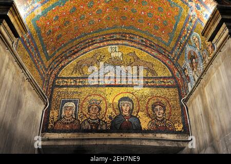Italy, Rome, basilica di Santa Prassede, chapel of San Zenone, mosaics (9th century) Stock Photo