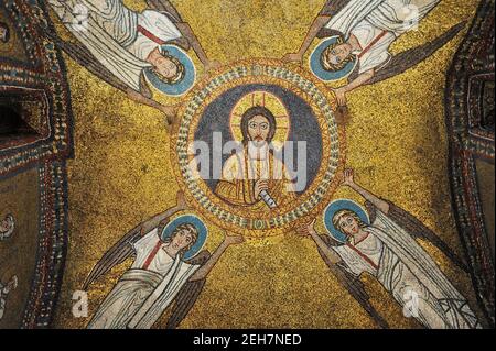 Italy, Rome, basilica di Santa Prassede, chapel of San Zenone, vault mosaics (9th century) Stock Photo