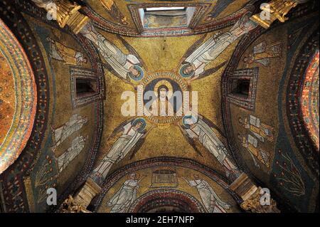 Italy, Rome, basilica di Santa Prassede, chapel of San Zenone, vault mosaics (9th century) Stock Photo