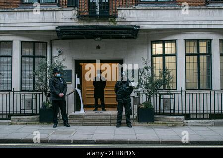 LONDON, UK 19 February 2021. Police officers  and a doorman in a top hat guard the front door of the King Edward VII hospital where  HRH Prince Philip, Duke of Edinburgh aged 99 years old  has been receiving medical treatment as a precautionary measure since  being admitted to hospital on 16th February after feeling unwell. Credit amer ghazzal/Alamy Live News Stock Photo