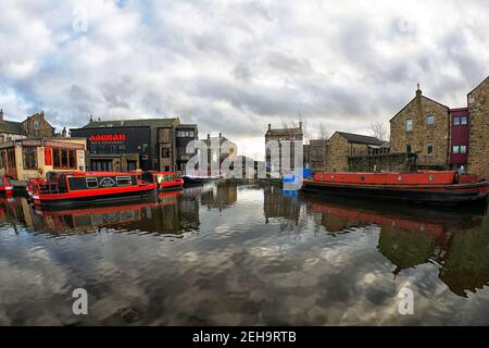 Skipton, Leeds Liverpool Canal taken from Wallbank Wharfe looking towards Belmont Bridge in the direction of Leeds, Stock Photo