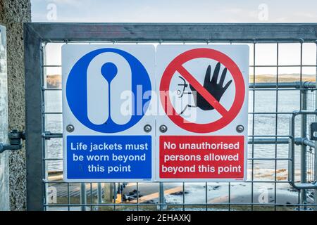Red no unauthorised persons allowed beyond this point and life jackets must be worn sign Stock Photo