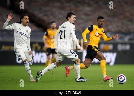 Leeds United's Pascal Struijk (centre) and Wolverhampton Wanderers' Nelson Semedo (right) battle for the ball during the Premier League match at the Molineux Stadium, Wolverhampton. Picture date: Friday February 19, 2021. Stock Photo