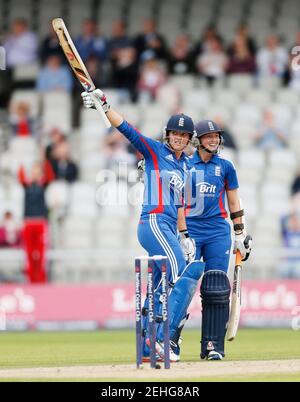 Sarah Taylor celebrates scoring a half-century, 50 runs for England Stock Photo - Alamy Sarah Taylor celebrates scoring a half-century, 50 runs for England Stock Photo - Alamy