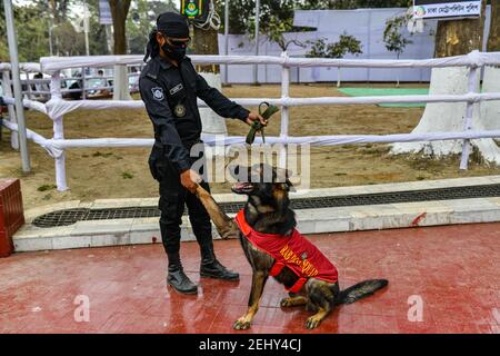 Dhaka, Dhaka, Bangladesh. 20th Feb, 2021. RAB dog squad are standing in front of Central Shaheed Minar in the capital as part of stepped-up security measures ahead of International Mother Language Day and Shaheed Dibosh in Dhaka, Bangladesh on February 20, 2021. Credit: Zabed Hasnain Chowdhury/ZUMA Wire/Alamy Live News Stock Photo